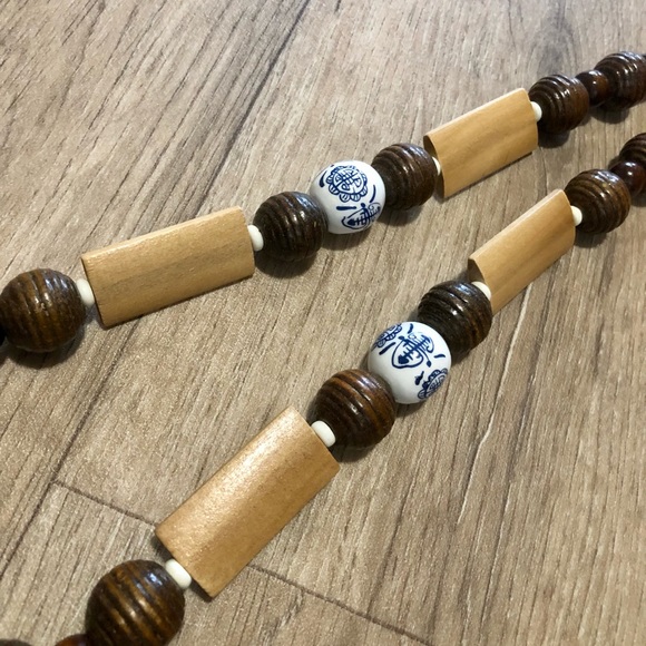 NECKLACE HANDMADE WOODEN AND PORCELAIN BEEDS - Picture 3 of 6